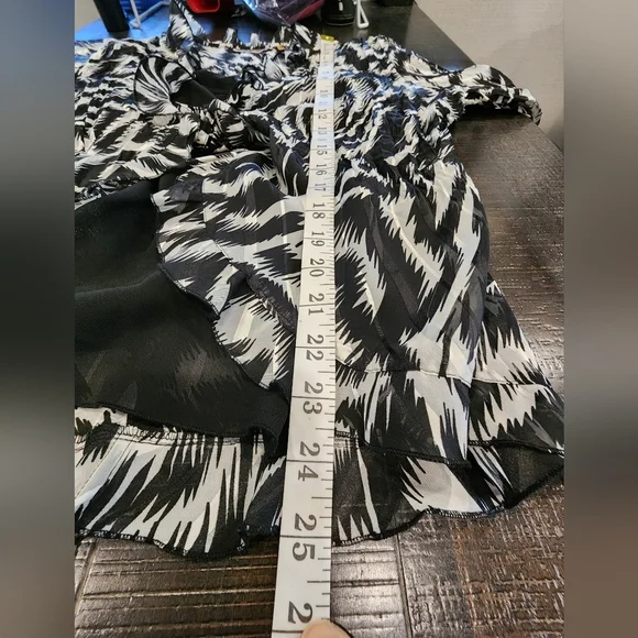 Notations Black and White Ruffled   Blouse with Matching Cami - Picture 5 of 7